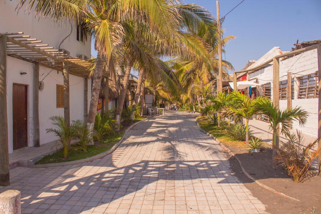 Black Sand Beachhouse Monterrico Exterior photo